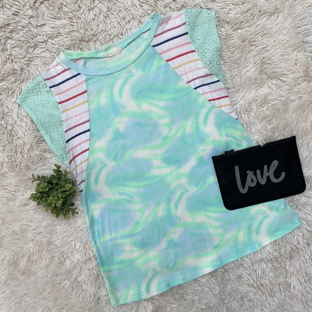 🎉HP🎉 REB in J Eyelet Flutter Sleeve Tie Dye Top 💗 Mint Blue & Multi
